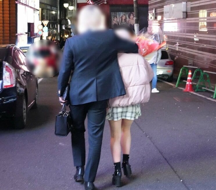 「嫌だ～帰りたくない～」と泣き叫ぶ客、「同担に勝ったときの脳汁ハンパない」と勝ち誇る女…ホス狂たちのクリスマス2023「60万円使ったのにアフター断られたんで」と路上で一人酒も_29