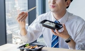 食後に眠くなる人は「糖質老化」が進んでる？ 血管の傷みが全身の臓器ダメージへとつながる「メタボリックドミノ」を引き起こす食後のメカニズム