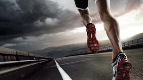 ステージ3の大腸癌を乗り越え、翌年にはフルマラソンを完走「走ることで精神的に救われた」プロランニングコーチが明かす”年齢を重ねても走り続けるコツ”
