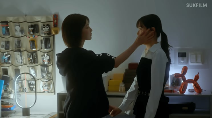 season2のEP7で泣かないでとささやくセア、字幕では表記されていないがこうしたディティールは俳優たちが作り上げたもの