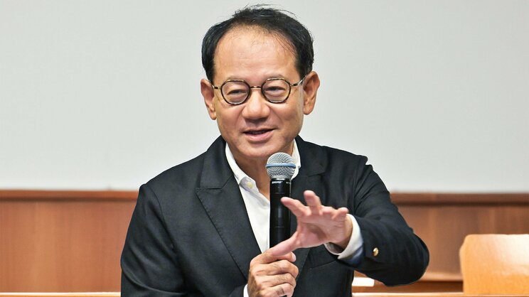 社会学者の鈴木寛氏