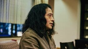 又吉直樹の“時間と人間”「過去の自分と線で繋がっているわけではないから、ある時点の自分と考え方を戦わせたり混ぜたりして思いとどまることもある」今の自分は最新だけど、いちばん正しいとは思えない――