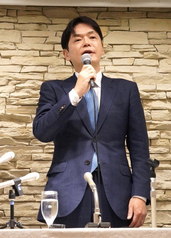 9月29日、記者会見で立候補を表明する山中竹春氏　撮影／集英社オンライン