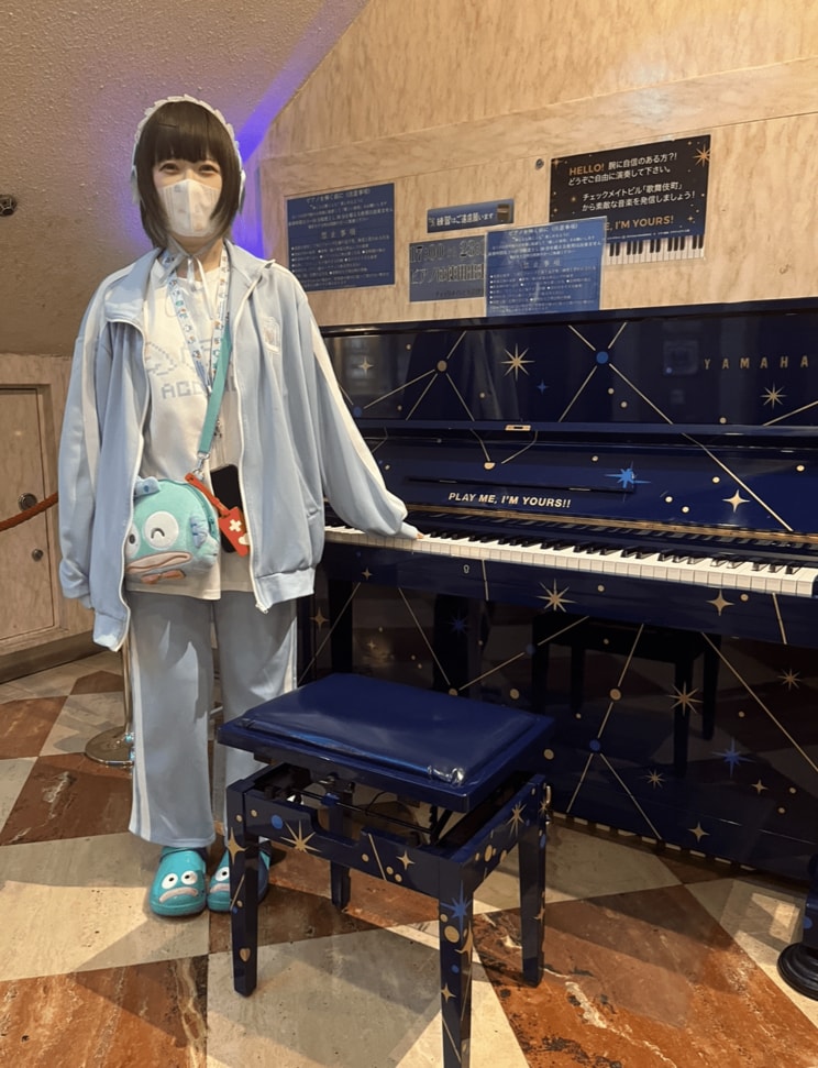 歌舞伎町・深夜のストリートピアノに密着！ 日芸ピアノ科を首席で卒業してピアニストを目指すキャバ嬢。「今はキャバクラで働いてるけどいつかは…」_13