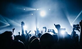 凡人が天才に勝つために必要な「ライバル」の存在。つんく♂が「圧倒的な力の差を見せつけられた」とする大物アーティストとは?