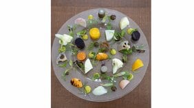 ５月の鎌倉に行くなら…モダニズム建築と滋味深い発酵食材の料理の両方が楽しめる長谷の「モキチ」へ