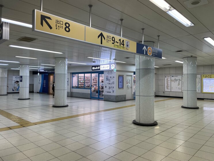 溜池山王駅の中。元はカフェがあった場所にオープンした「ほんたす」