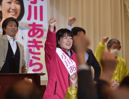 自民帝国の候補を破った小川市長だが…（本人SNSより）