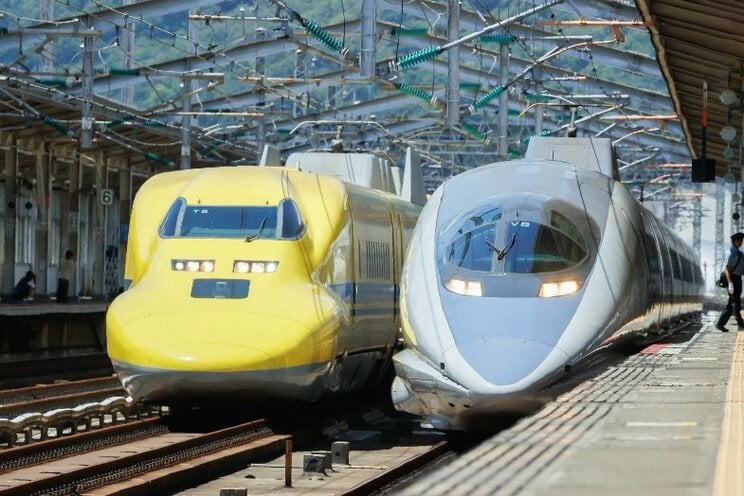 ドクターイエロー（左）と500系こだま（写真／読者提供）