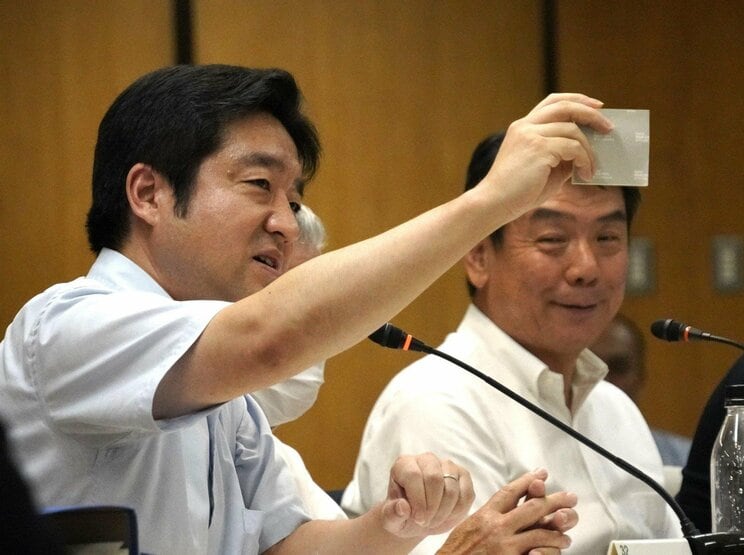 〈甘かった百条委員会の追及〉兵庫パワハラ県知事、答弁拒否が許されない場で「コメントは差し控える」“公開処刑”によって自死に追い込まれた県幹部への処分は「適切だった」と主張変えず_8