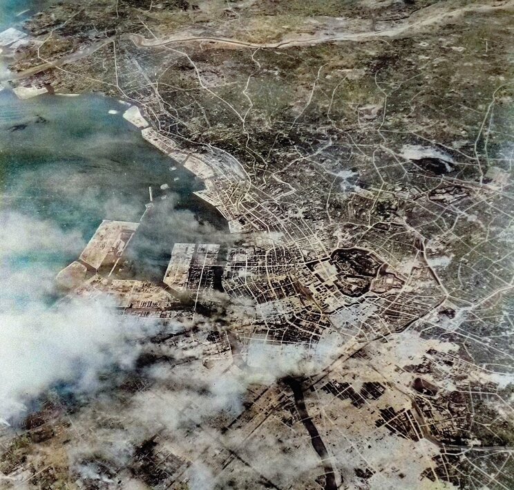 【写真多数】〈終戦78年〉出撃前の特攻隊、原爆のきのこ雲、火炎放射器で焼かれる沖縄―。AI技術と対話をもとにカラー化した写真が繋げる“過去と現在”_14