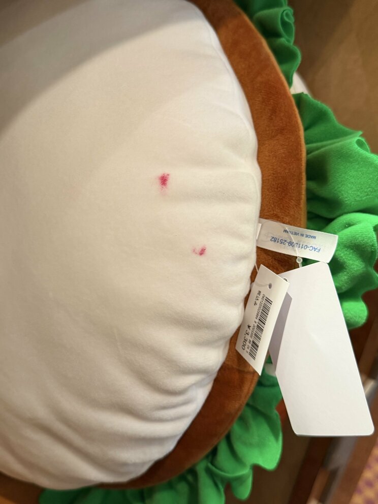 裏にはメイク汚れらしきものが（画像/「きっしー」@psyche0008さん提供）