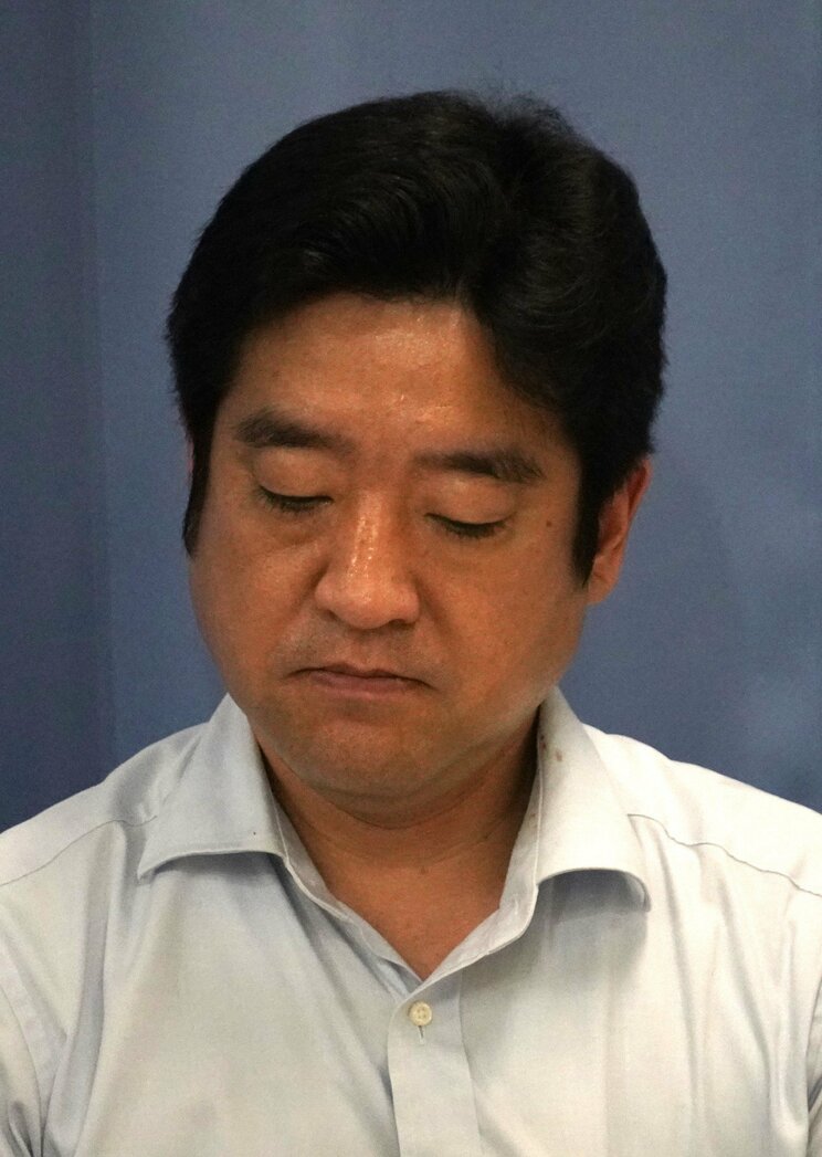 昨年8月30日、記者会見で話す竹内英明県議　撮影／集英社オンライン