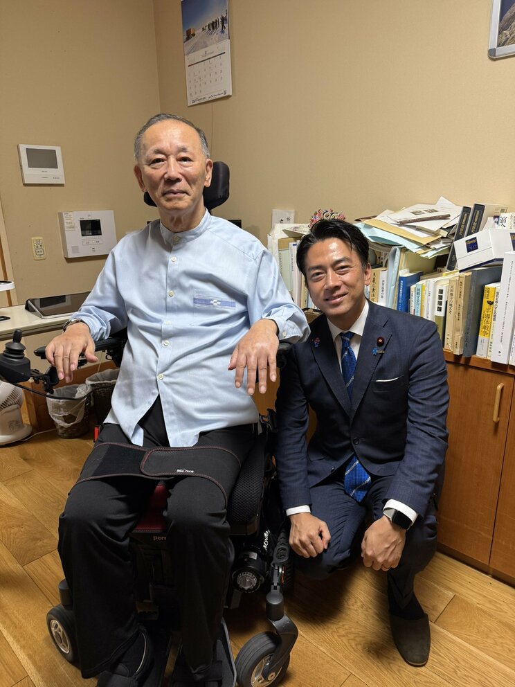 総裁選の立候補会見の前日、谷垣氏の自宅を訪れた小泉氏（本人Xより）