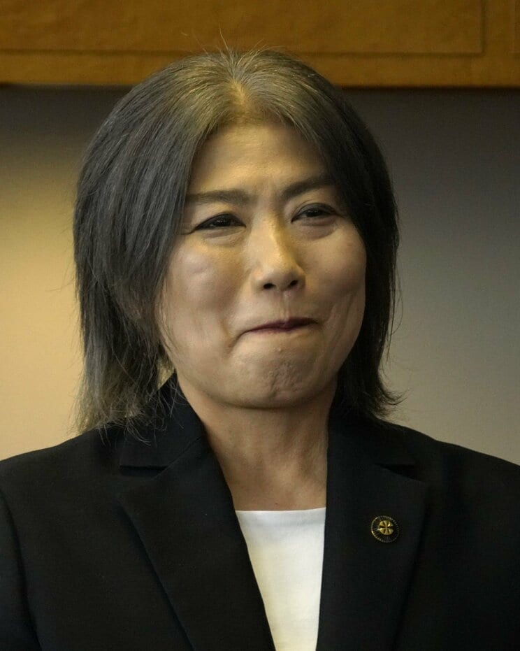 9月10日、伊東市議会解散後に記者の質問に答える田久保眞紀市長（撮影／集英社オンライン）