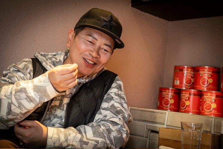 入院中、見舞いに来た千原ジュニアにドッキリをしかけるなど、驚異的な回復力を見せた。快気祝いに自ら1400万円もする時計を購入。普段は大きな買い物をなかなか許してくれない奥さんもこれは快く承諾してくれたという