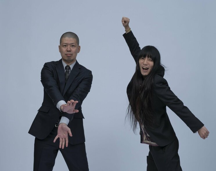 金属バットの小林圭輔（左）と友保隼平