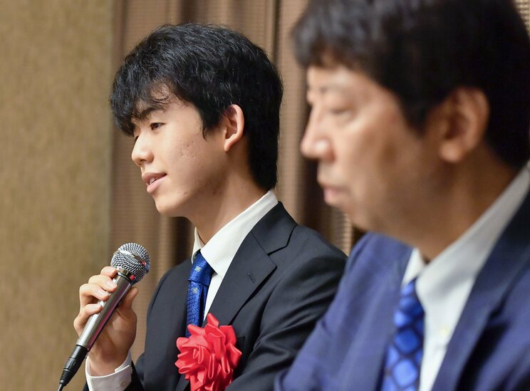 〈まさに現代の“異能”〉史上初八冠を獲得した藤井聡太が、小学４年でコメダ珈琲で頼んだ「クリームソーダ」の物語_16