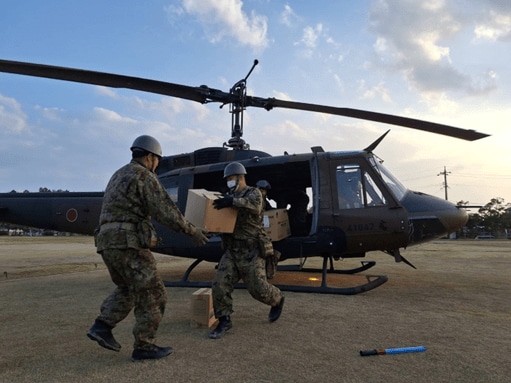 自衛隊によって運ばれる物資（撮影／集英社オンライン）