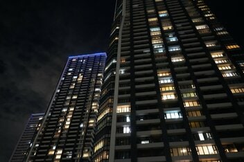 「夜8時でも明かりが少ない」湾岸タワマンを43階から見て感じた違和感…富裕層が動かす価格高騰の裏側