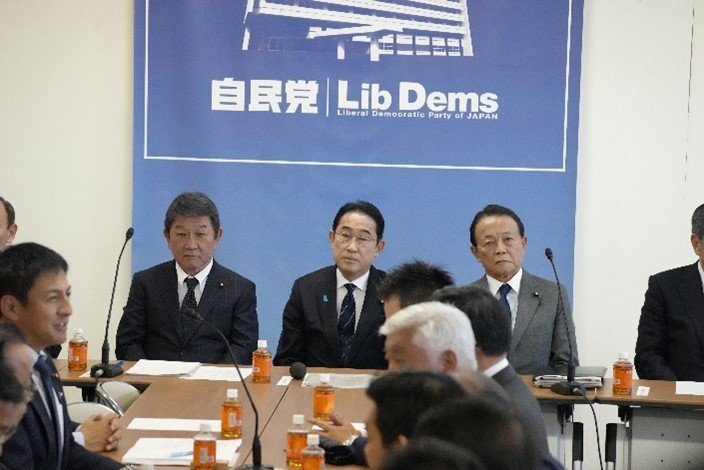 自民党の政治刷新本部の会合＝16日午後、東京・永田町の党本部（写真／共同通信社）