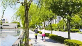 〈皇居ラン そろそろ禁止?〉「どけよ」「邪魔だよ」の声も…千代田区を直撃してわかった実際の苦情と“婚活スポット”への意外な見解