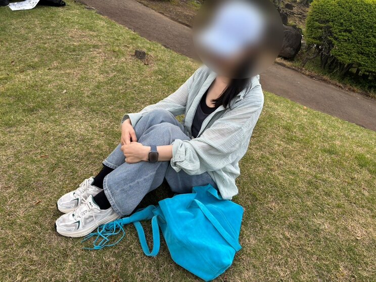 デモ参加”初心者”だと話す30代の女性（撮影／集英社オンライン）