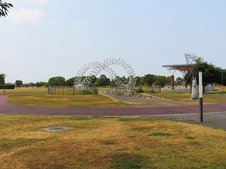 福岡県筑後広域公園にあるワンヘルスモニュメント　（撮影／集英社オンライン）