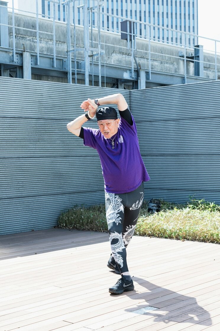 〈デューク更家（72）は今〉「小馬鹿にする風潮に嫌気が差した」テレビから離れた本当の理由…大ブームを生んだ“あの歩き方”への思い_41