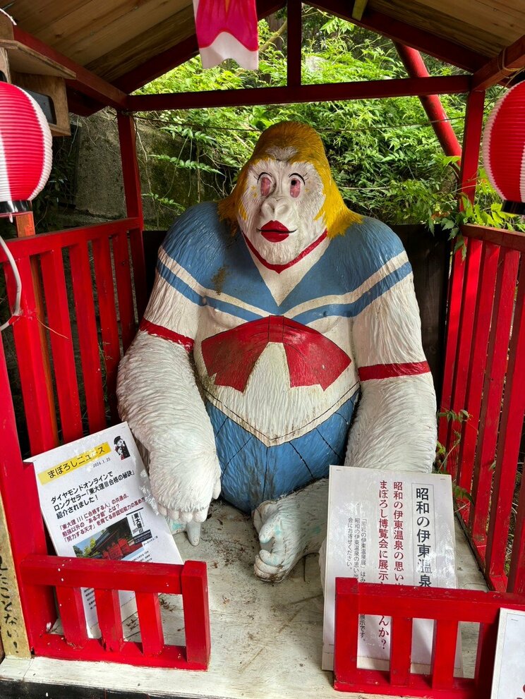 美少女神社に鎮座ましますゴリラは、その名も「べっぴんさん」