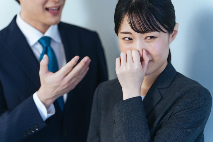 上司のいないところでは散々な悪口を言う同僚もいる（写真／shutterstock）