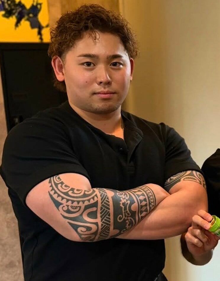 「MEGURO BARBER SHOP 6PPONGI 目黒六」の理容師・旭岡亘哉さん（写真／旭岡さん提供）