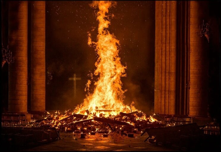ノートルダム大聖堂を守った消防隊員たちの決死の救出作戦。ジャン＝ジャック・アノー監督『ノートルダム　炎の大聖堂』インタビュー_9