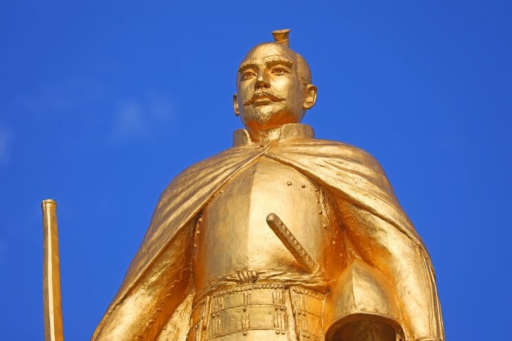 織田信長像（PhotoACより）