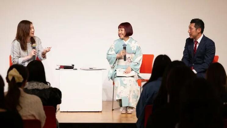 「香りを編む、言葉を燻（くゆ）らす」千早 茜×藤本悌志（香老舗 松栄堂・調合師）『燻る骨の香り』刊行記念対談_7