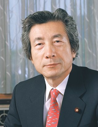 高市総理周辺は言う。「演出は小泉さんの郵政解散を意識した。ただ、原稿自体は高市総理が直前まで自らペンを入れていた」