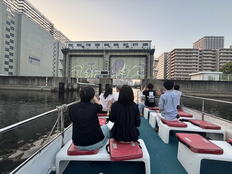 乗船していた女性が「一番臭かった」と話す目黒川水門付近（撮影／集英社オンライン）
