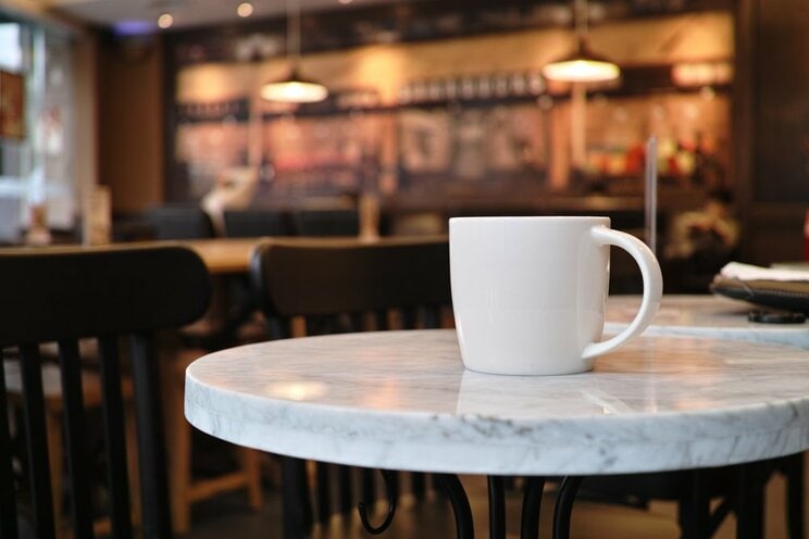 『ずん喫茶』に明石家さんまが（画像/Shutterstock）