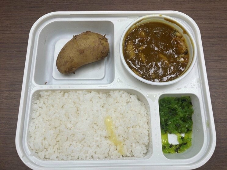 ポテト（左上）と青しその実（右下）