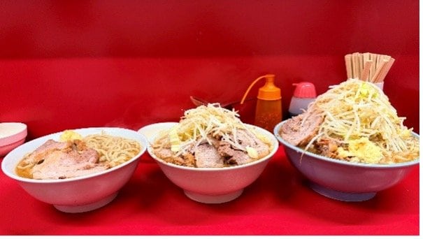ラーメン二郎の小、小豚、大盛　（写真提供／直系二郎大好きマンさん）