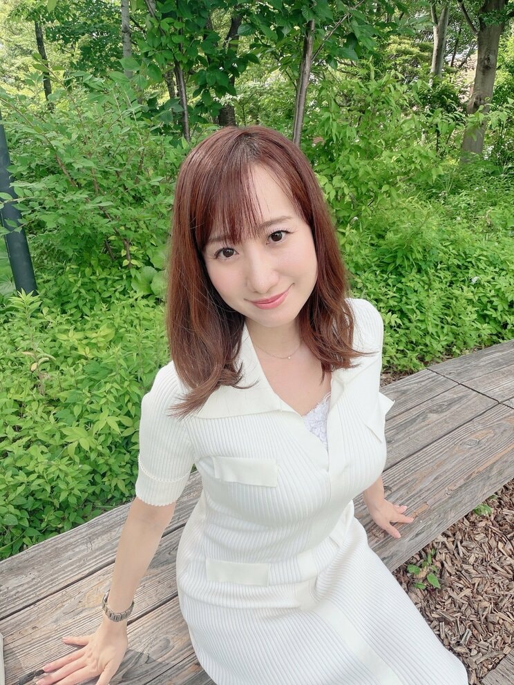 話題の気象予報士・吉井明子が語る31歳での転身と45歳の水着挑戦「ここでやらなければ後悔する」_11