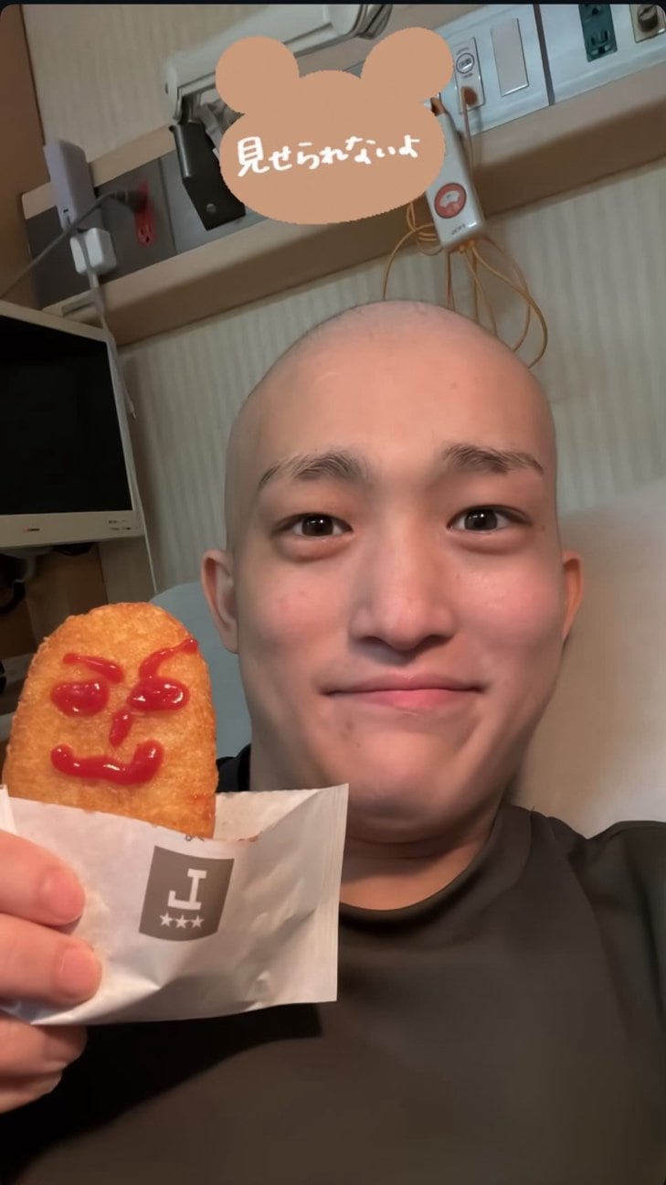 TikTokにも投稿していた病室での1枚（写真／本人提供）