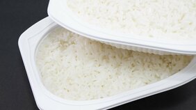 米の消費量はどんどん減っているのにパックご飯は売り上げ2倍に。無能政策とブランド米の乱立が引き起こした「30年で産出額2兆円減」日本人コメ離れの本当の理由
