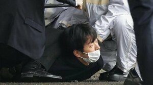 NHK党・立花氏襲撃〉「ブザーの音が鳴り金属製の筒が落ちた」負傷後も7