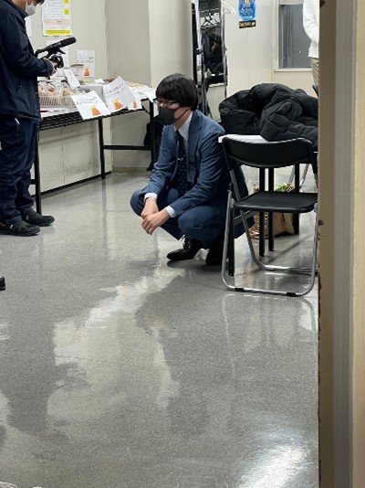 R-1グランプリ3位・寺田寛明は「付和雷同」でエゴサ!?「いろんなネタを試して試して、レビューサイトという題材が見つけられたのは12月。モニターレンタルに16万円かかりました」＜決勝舞台裏・本人手記＞_2