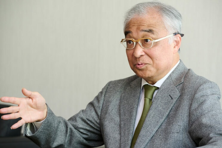 「小３くらいのときに父から 『英語だけはやっておけ。英語をやっていたら世界中どこでも生きていける』と言われていた」