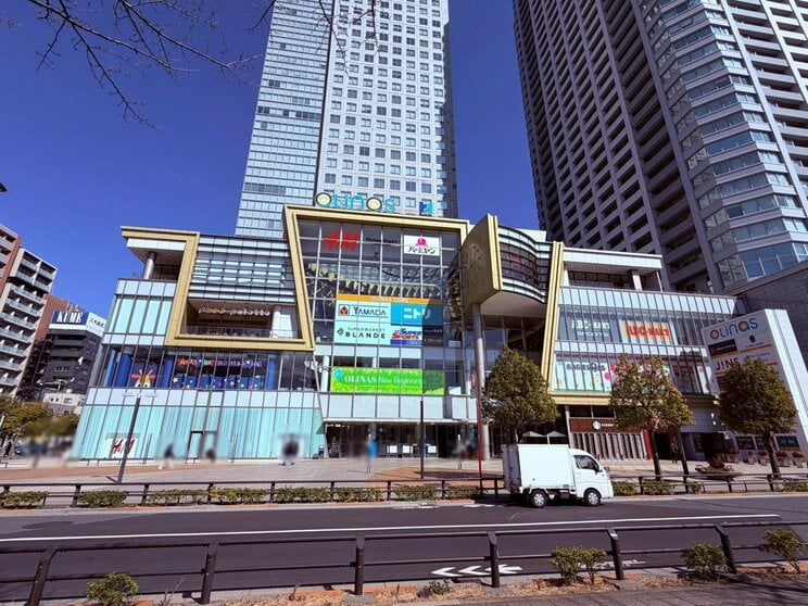 オリナスにはベビーザらスのほかニトリやフードコートや映画館も入っている