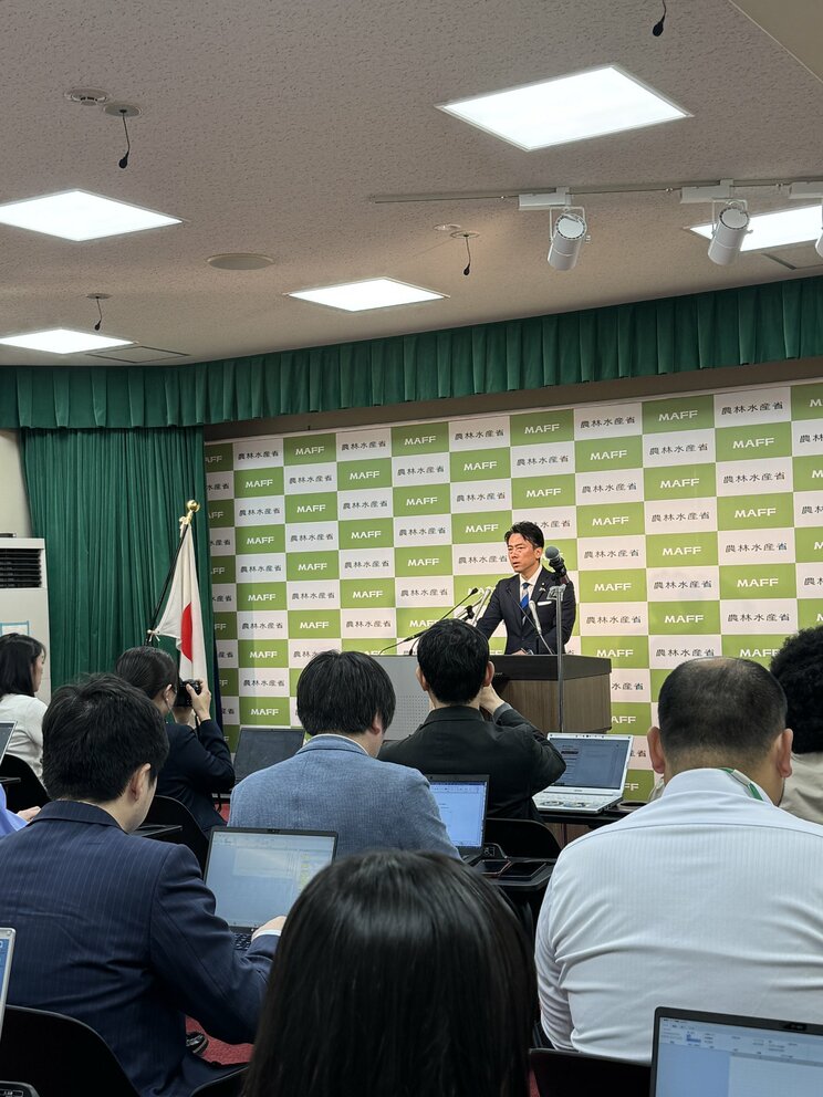 備蓄米の随意契約の申し込み社数などを発表する小泉氏（本人Xより）