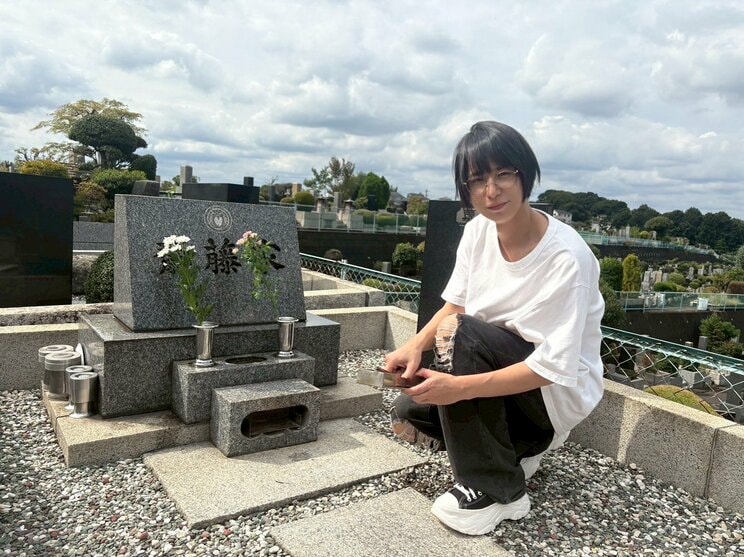 桜塚やっくんの墓参りにやってきたTaiGaさん