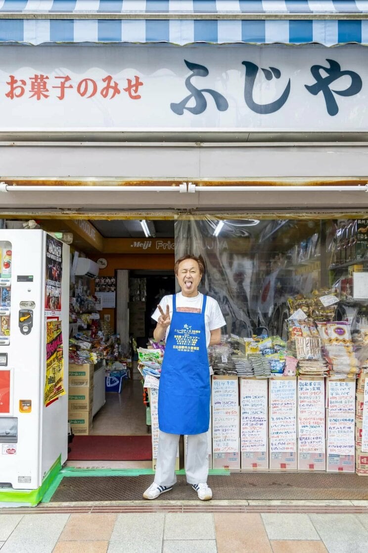 昼は街のお菓子屋さん、夜はパンクでロックな優しいピエロ。これがニューロティカ・あっちゃんの“普通の生活”_1